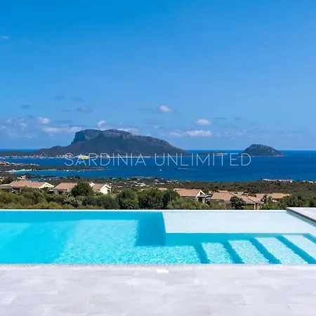 Kalli Bloom: Private Pool And Seaview Marinella (Sardinia)