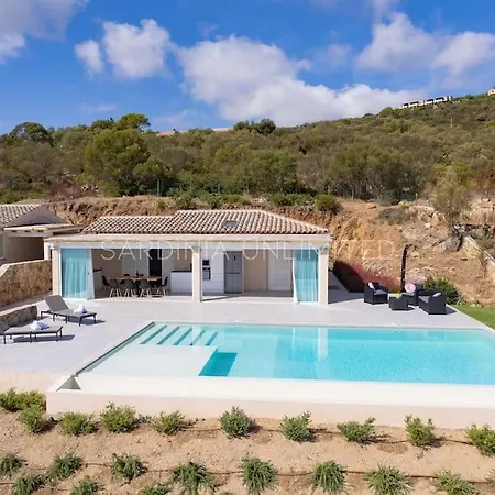Kalli Bloom: Private Pool And Seaview Marinella (Sardinia)